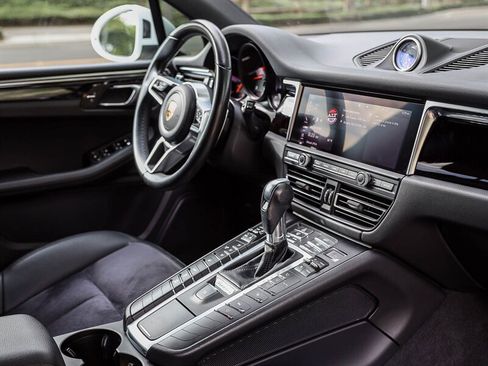 Used 2020 Porsche Macan AWD/4WD image 23