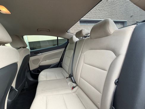 Used 2017 Hyundai Elantra SE image 17