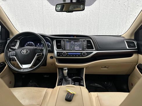 Used 2015 Toyota Highlander Limited w/ Driver Technology Package AWD/4WD image 37