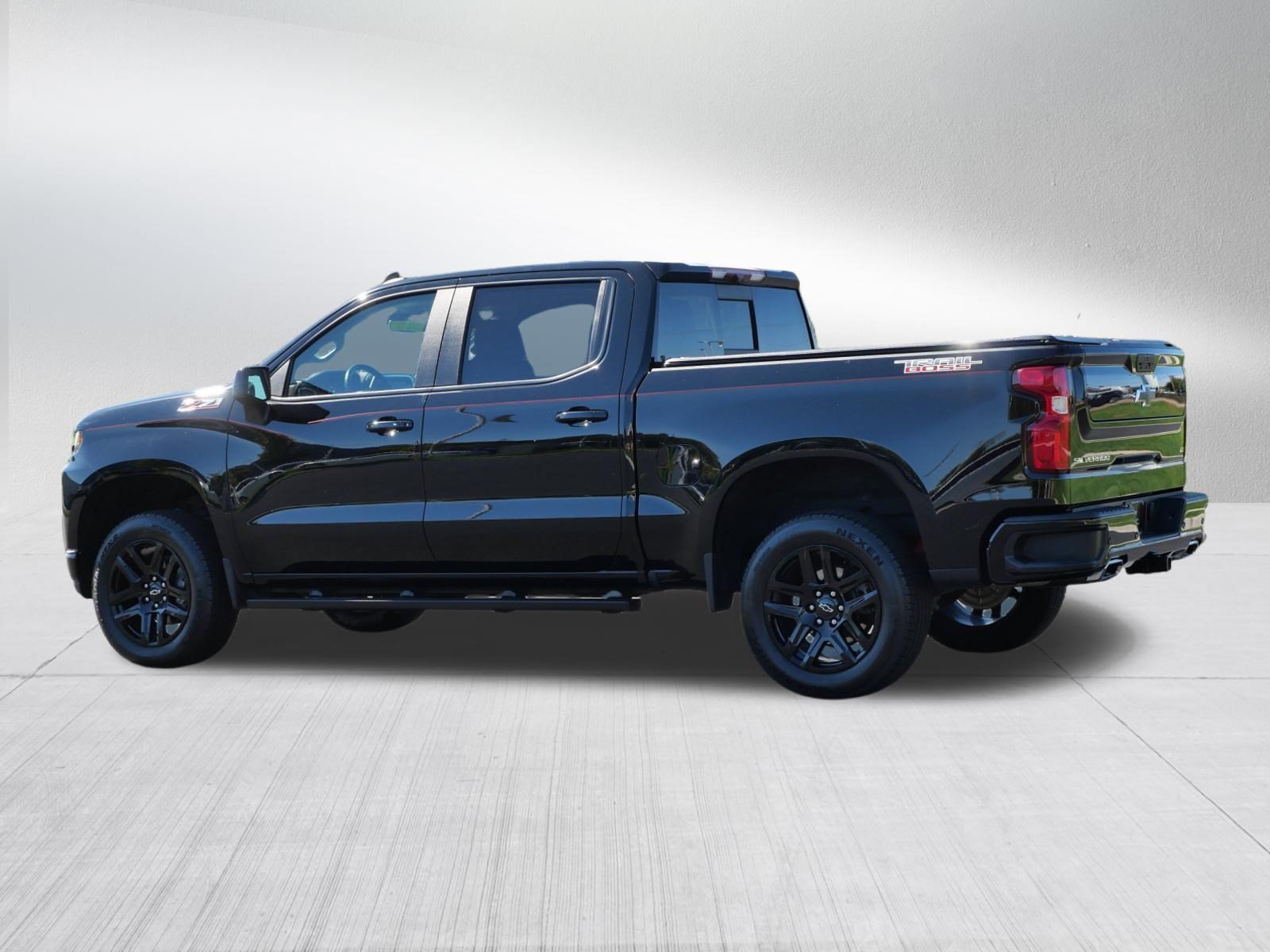 Used 2022 Chevrolet Silverado 1500 LT Trail Boss w/ LT Trail Boss Premium Package AWD/4WD image 5