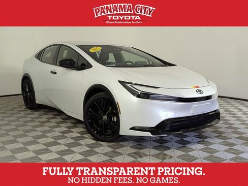 Used 2025 Toyota Prius FWD image 1