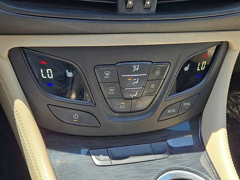 Used 2017 Buick Envision Preferred FWD image 27