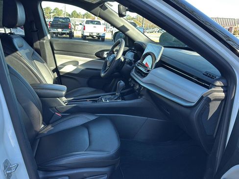 Used 2025 Jeep Compass Limited image 10