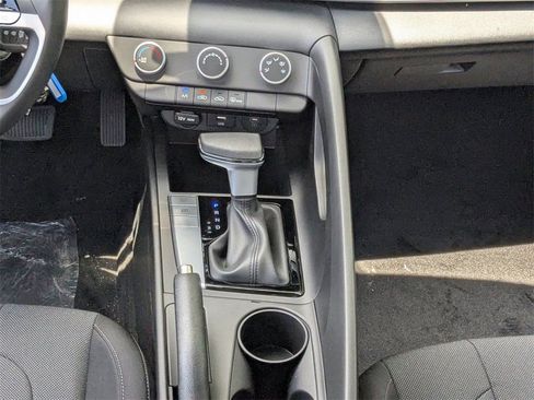 New 2026 Hyundai Elantra SE FWD image 17