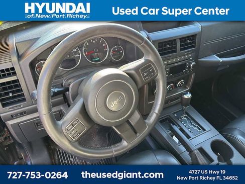 Used 2012 Jeep Liberty Sport image 10