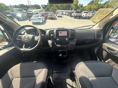 Used 2025 RAM ProMaster 2500 w/ Convenience Group FWD image 11