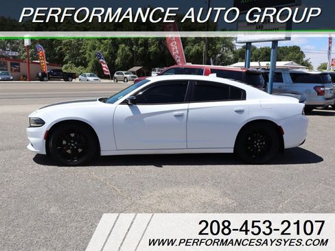 Used 2018 Dodge Charger R/T w/ Blacktop Package RWD image 4
