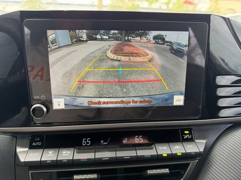 Used 2025 Toyota Camry SE image 30