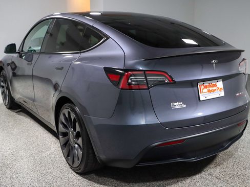 Used 2023 Tesla Model Y Performance AWD/4WD image 9