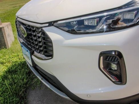 Used 2023 Ford Escape Platinum image 7