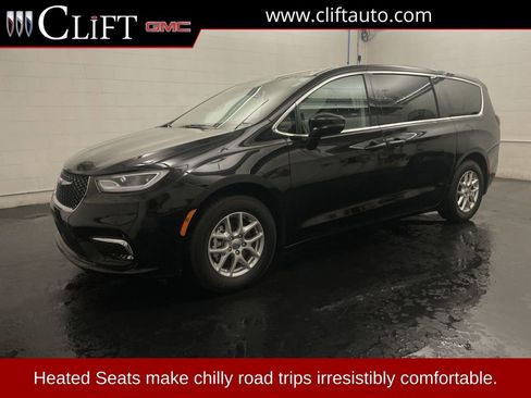 Used 2024 Chrysler Pacifica Touring-L FWD image 1