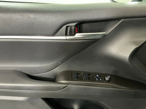 Used 2022 Toyota Camry SE FWD image 18