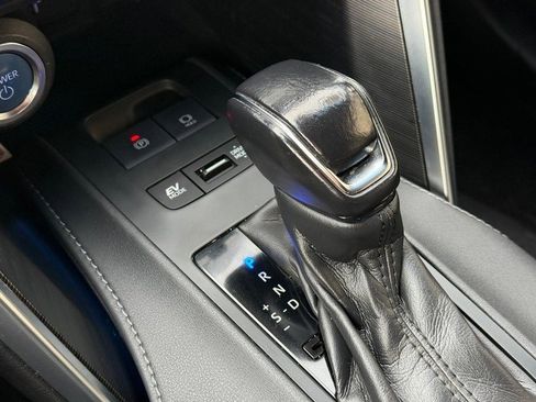 Used 2021 Toyota Venza XLE image 26