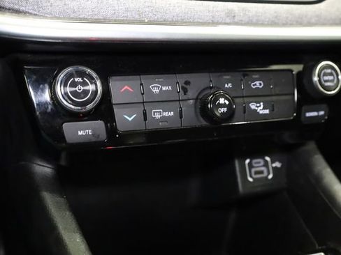 Used 2023 Jeep Compass Latitude image 24