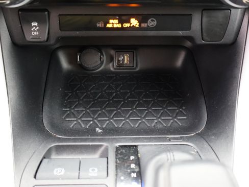 Used 2025 Toyota RAV4 XLE AWD/4WD image 30