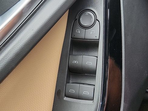 Used 2025 Chevrolet Equinox ACTIV w/ Safety and Technology Package FWD image 23
