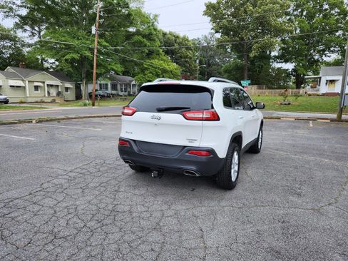 Used 2016 Jeep Cherokee Latitude AWD/4WD image 15