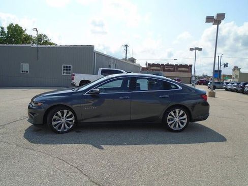 Used 2017 Chevrolet Malibu Premier FWD image 4