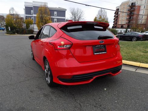 Used 2017 Ford Focus ST image 5