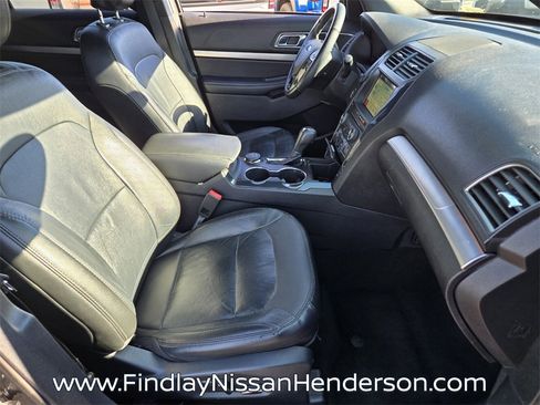 Used 2018 Ford Explorer XLT w/ Equipment Group 202A image 18