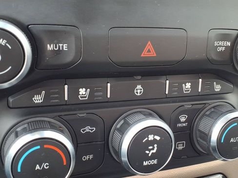 Used 2022 RAM 1500 Laramie AWD/4WD image 18