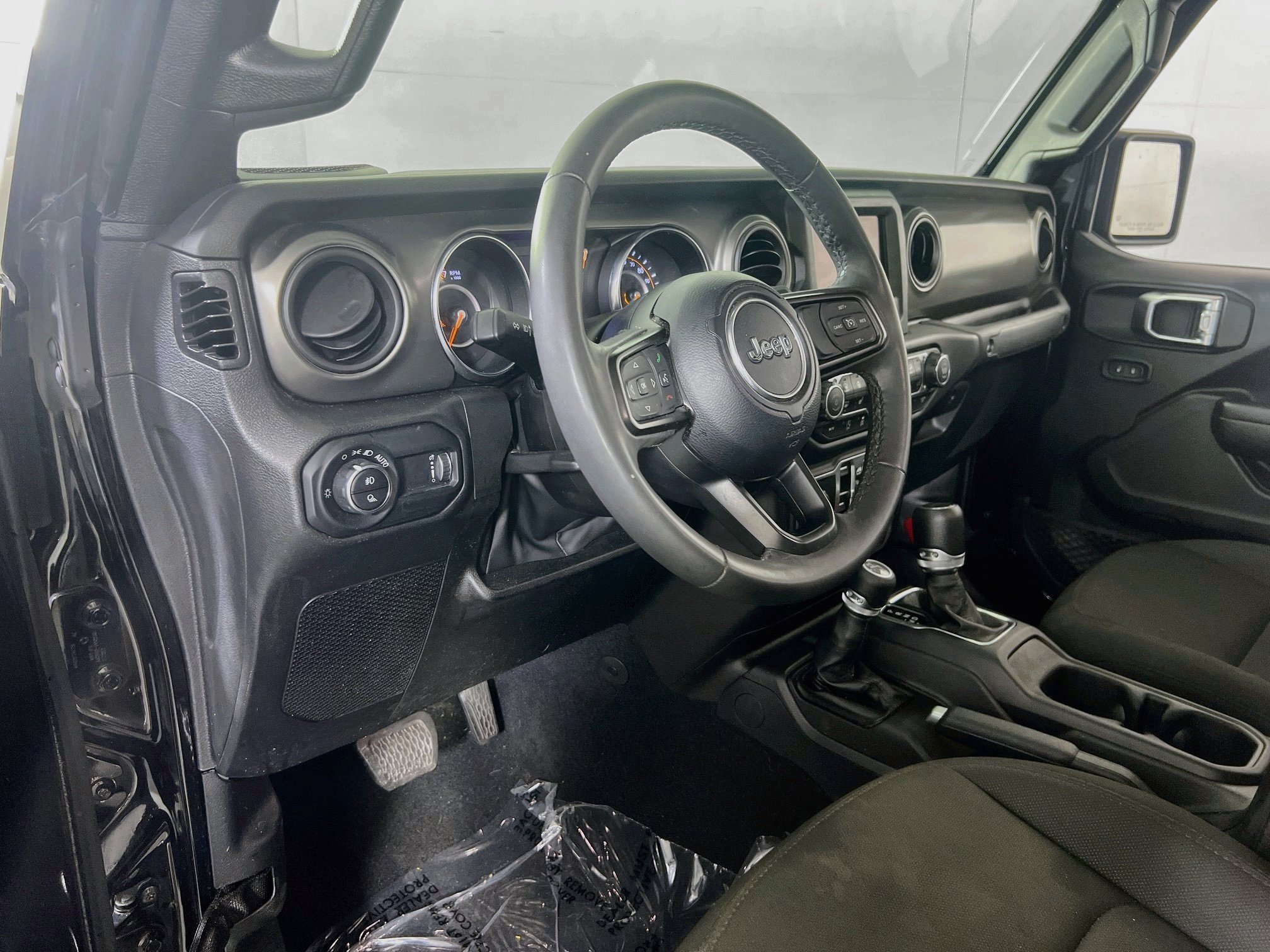 Used 2023 Jeep Gladiator Sport AWD/4WD image 9