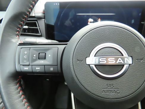 Used 2025 Nissan Kicks SR image 11