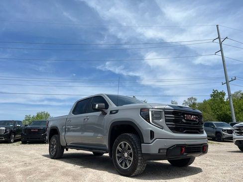 Used 2024 GMC Sierra 1500 AT4 w/ AT4 Premium Package AWD/4WD image 5