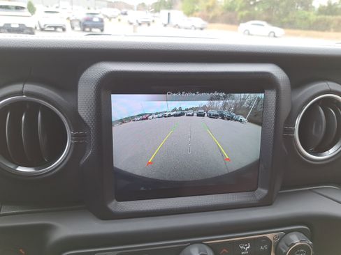 Used 2021 Jeep Wrangler Unlimited Sahara w/ Cold Weather Group image 23