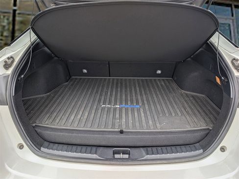 Used 2017 Toyota Prius Prime Premium image 19