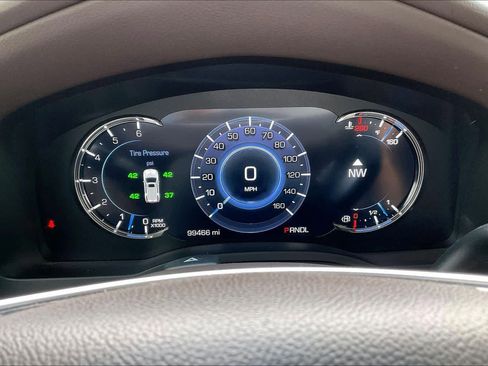 Used 2017 Cadillac Escalade Luxury RWD image 25