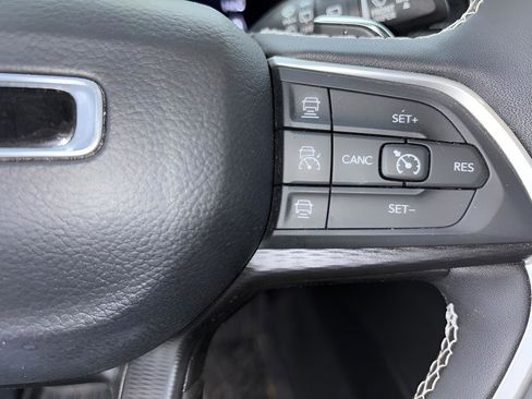 Used 2024 Jeep Grand Cherokee Laredo X w/ Luxury Tech Group I image 16