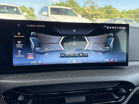 New 2026 BMW 330i Sedan w/ M Sport Package RWD image 25