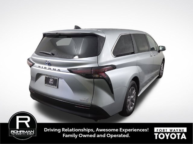 Used 2023 Toyota Sienna LE FWD image 7