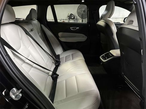 Used 2024 Volvo V60 B5 Cross Country Ultimate image 16