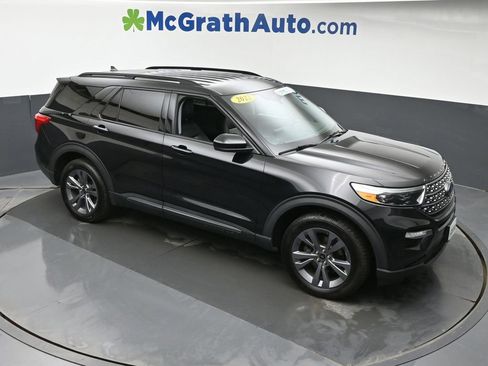 Used 2022 Ford Explorer XLT w/ Equipment Group 202A image 3