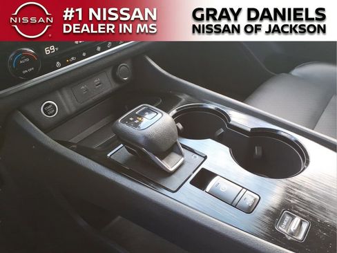 Used 2021 Nissan Rogue SV w/ Premium Package image 19