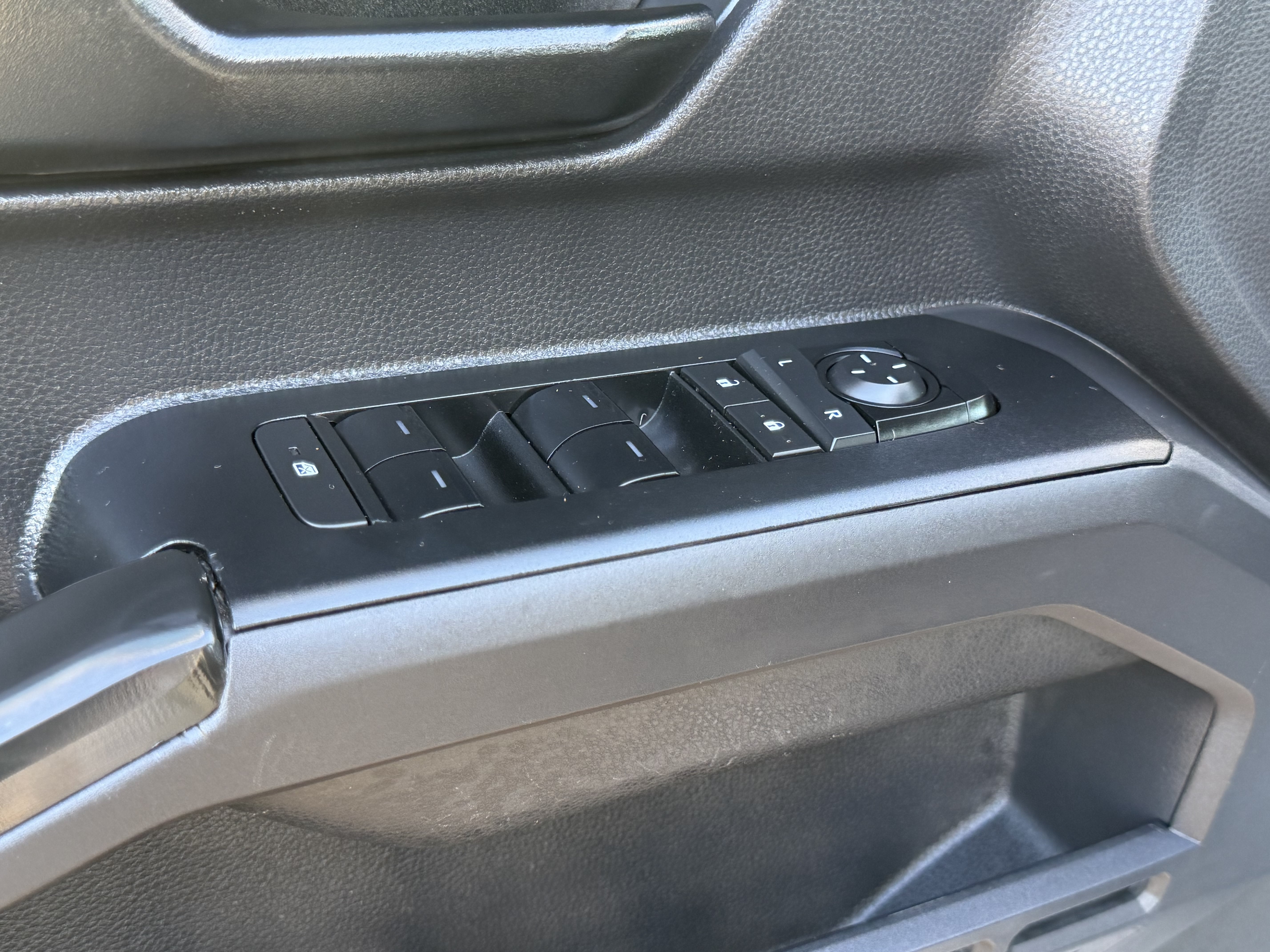Used 2024 Toyota Tacoma SR5 RWD image 17