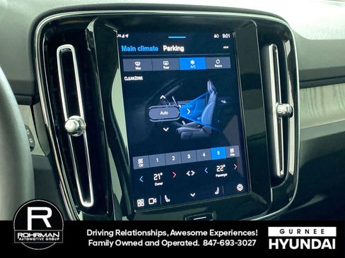 Used 2025 Volvo XC40 B5 Plus image 9