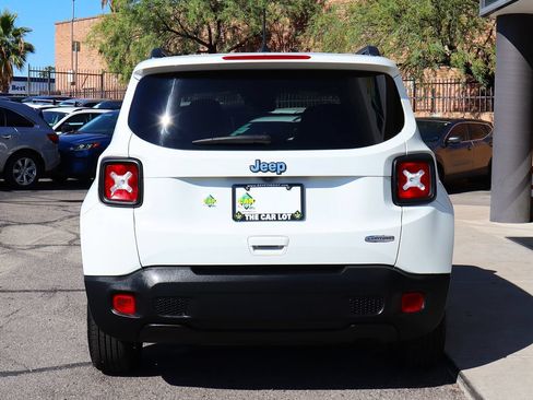 Used 2020 Jeep Renegade Latitude w/ Popular Equipment Group FWD image 11