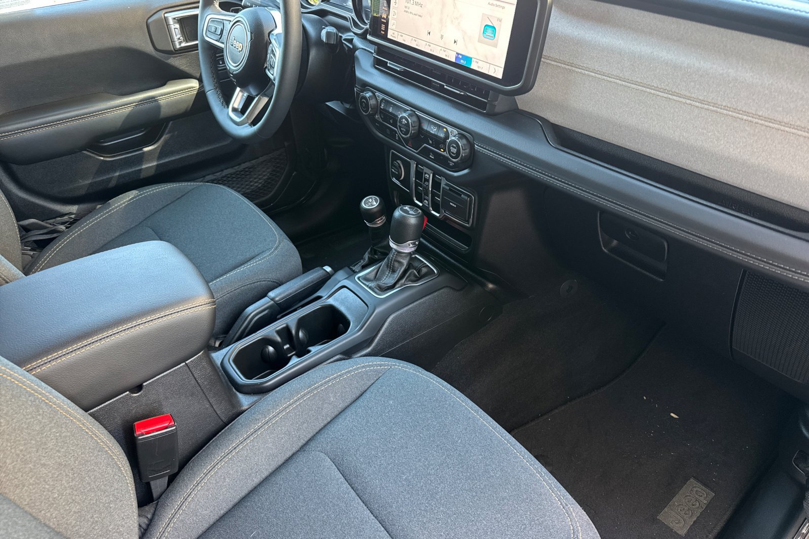 Used 2025 Jeep Wrangler Unlimited Sahara AWD/4WD image 16