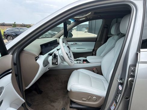 Certified 2026 Genesis GV70 2.5T Advanced AWD/4WD image 9