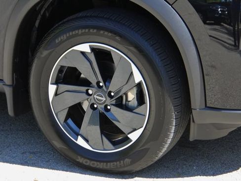 Used 2025 Nissan Rogue SV AWD/4WD image 14