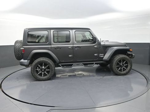 Used 2018 Jeep Wrangler Unlimited Sport AWD/4WD image 9