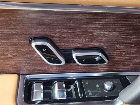 Used 2025 Land Rover Range Rover SE image 28