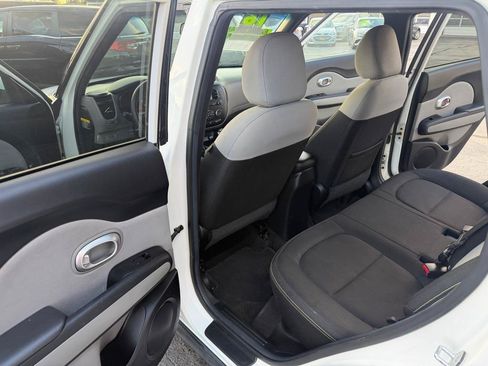Used 2016 Kia Soul + FWD image 11
