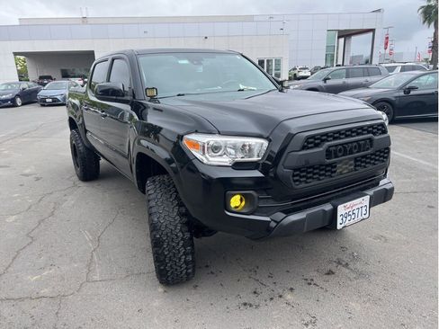 Used 2021 Toyota Tacoma SR AWD/4WD image 3