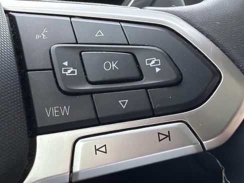 Used 2023 Volkswagen Tiguan SE w/ Panoramic Sunroof Package FWD image 13
