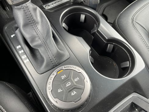 Used 2025 Ford Bronco Badlands AWD/4WD image 18
