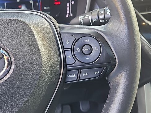 Used 2023 Toyota Corolla Cross XLE image 17